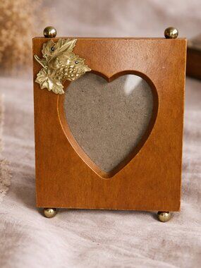 Vintage style tabletop picture frame